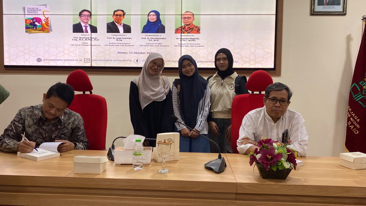 Tiga Mahasiswa PAI yang Tengah Menyusun Tugas Akhir Ikuti Book Talk The Art of Scientific Inquiry